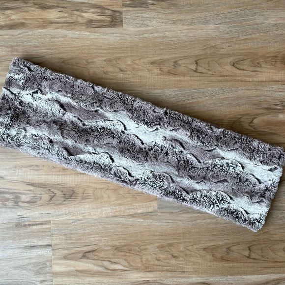 LOFT Faux Fur Infinity Scarf - Picture 10 of 17